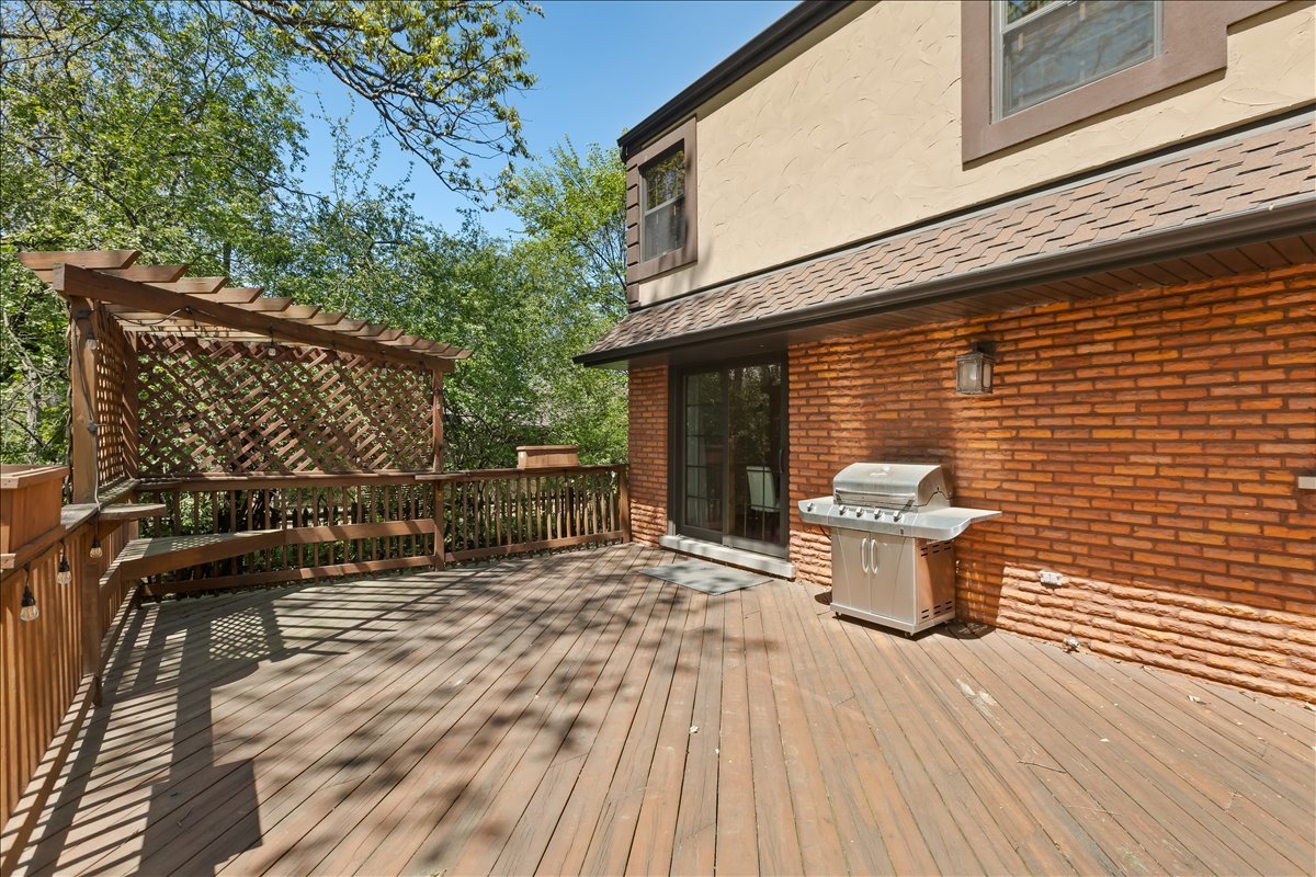 33 Half Day Road Lincolnshire, IL 60069 - Photo 28 of 38 a view of a patio with table and chairs and wooden floor