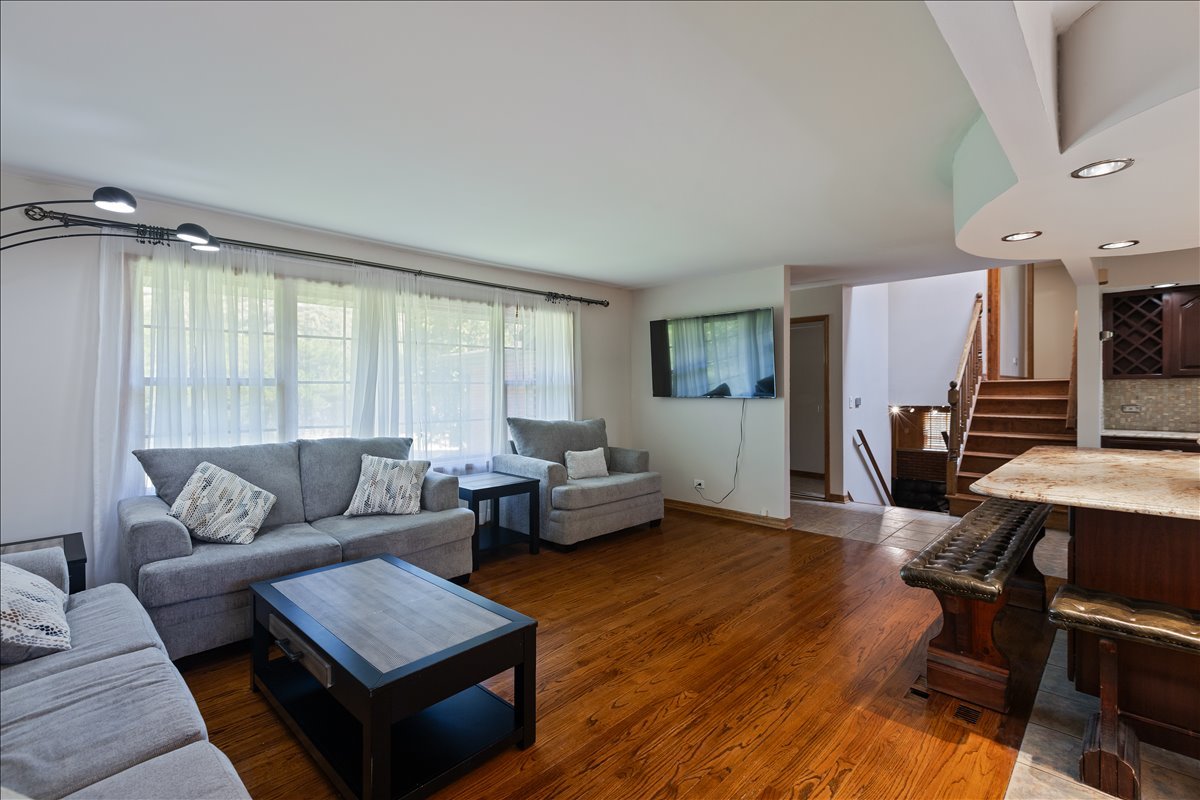 33 Half Day Road Lincolnshire, IL 60069 - Photo 5 of 38 a living room with furniture and a wooden floor