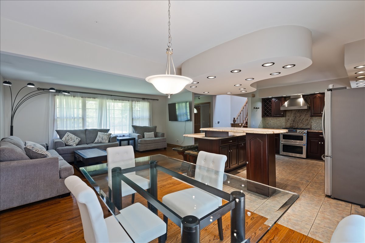 33 Half Day Road Lincolnshire, IL 60069 - Photo 6 of 38 a living room with lots of furniture and kitchen view