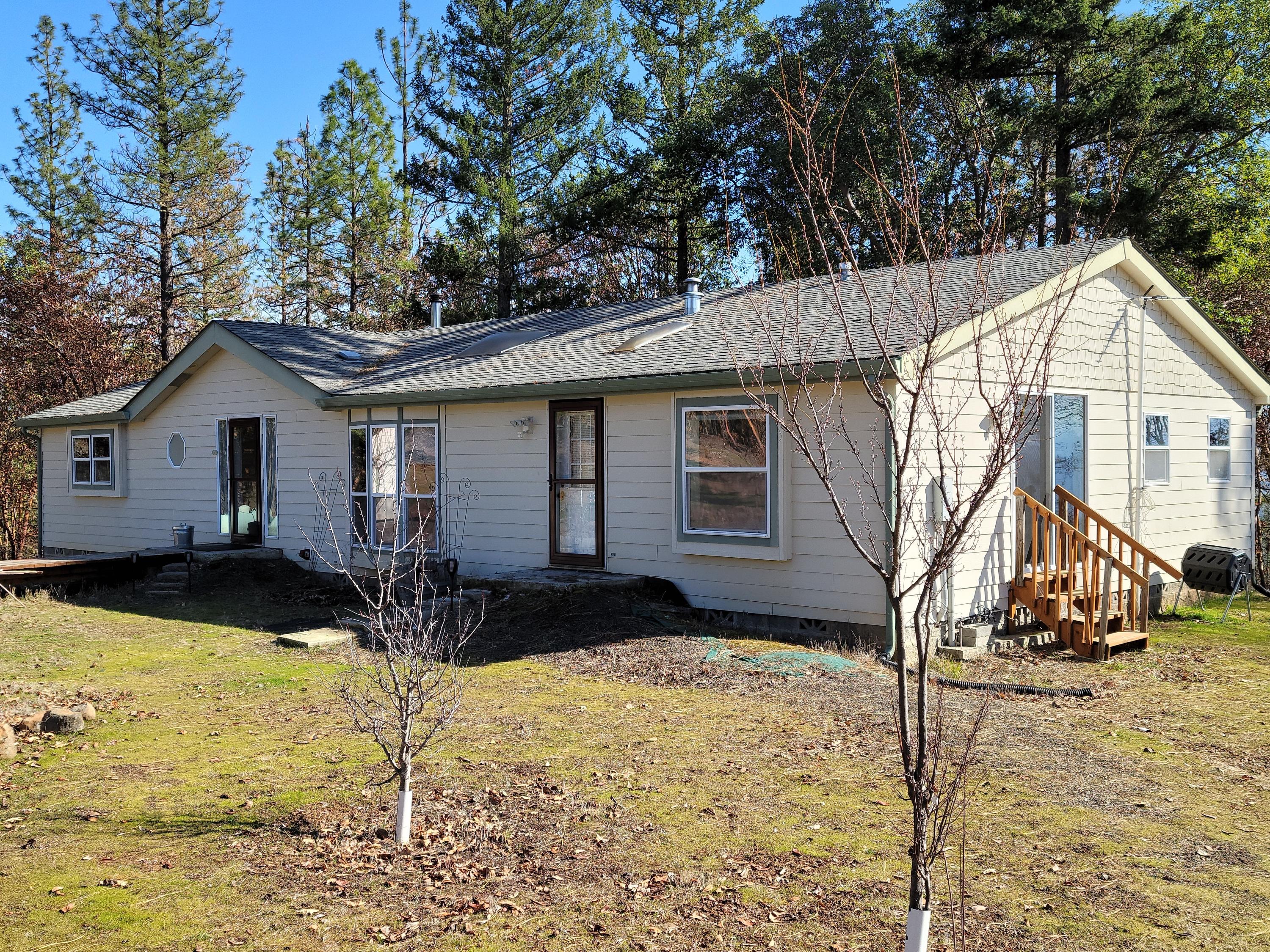 12345 North Obenchain Road Eagle Point, OR 97524 - Photo 7 of 71 front pic 1