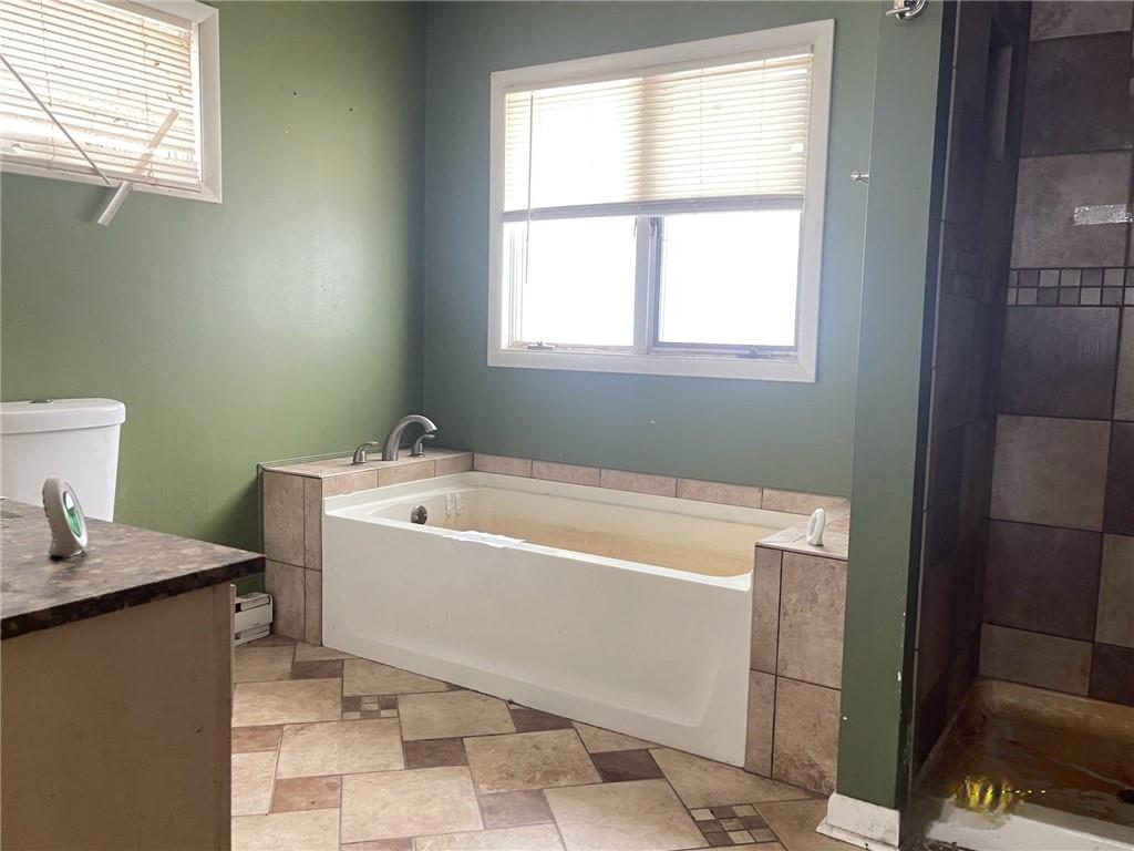 88 Fleming Road Grove City, PA 16127 - Photo 10 of 20 a spacious bathroom with a bathtub and sink