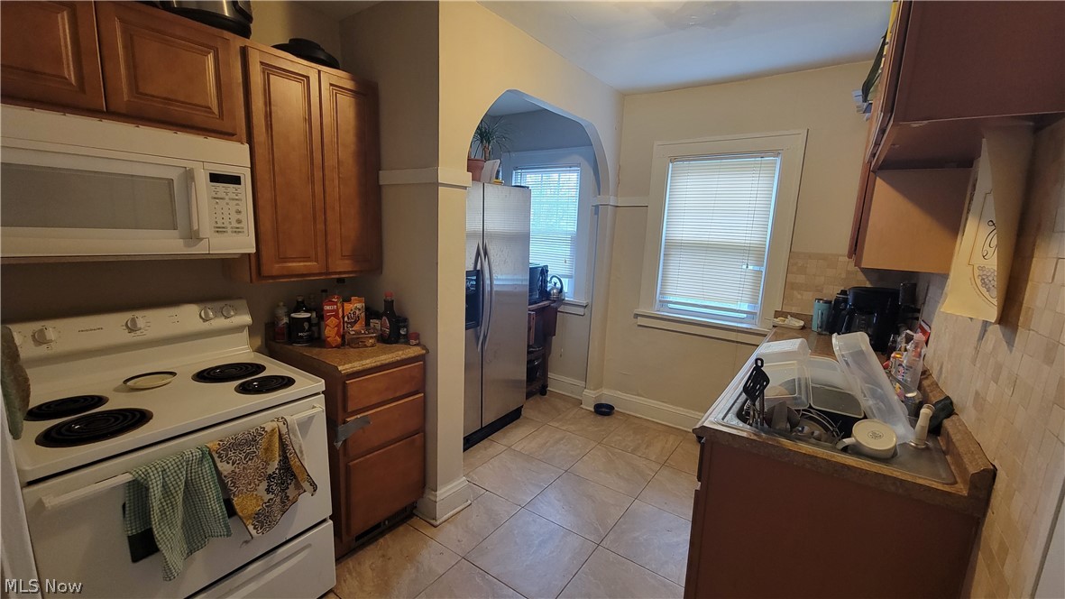 3562 Riedham Road Cleveland, OH 44120 - Photo 3 of 29