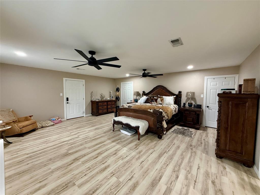 2007 Deep Water Road May, TX 76857 - Photo 9 of 40 a bedroom with a bed and a television