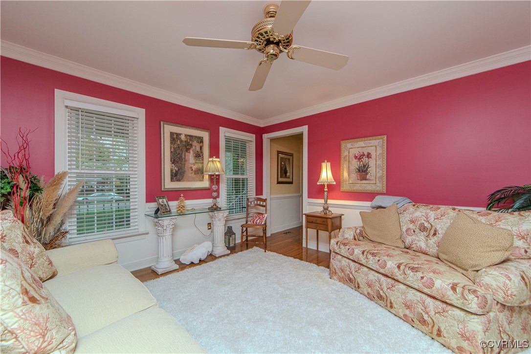 14161 Grangewood Road Midlothian, VA 23113 - Photo 19 of 44 a living room with furniture and a potted plant