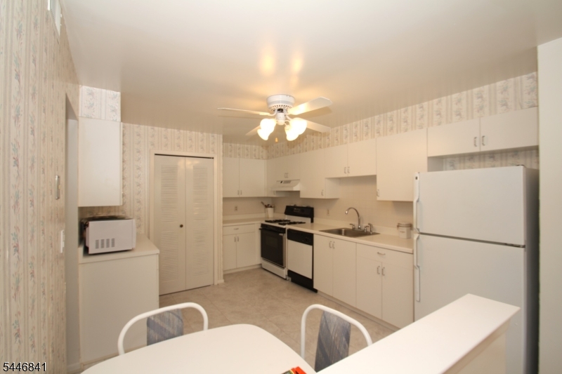27 Gracie Road East Hanover, NJ 07936 - Photo 7 of 17
