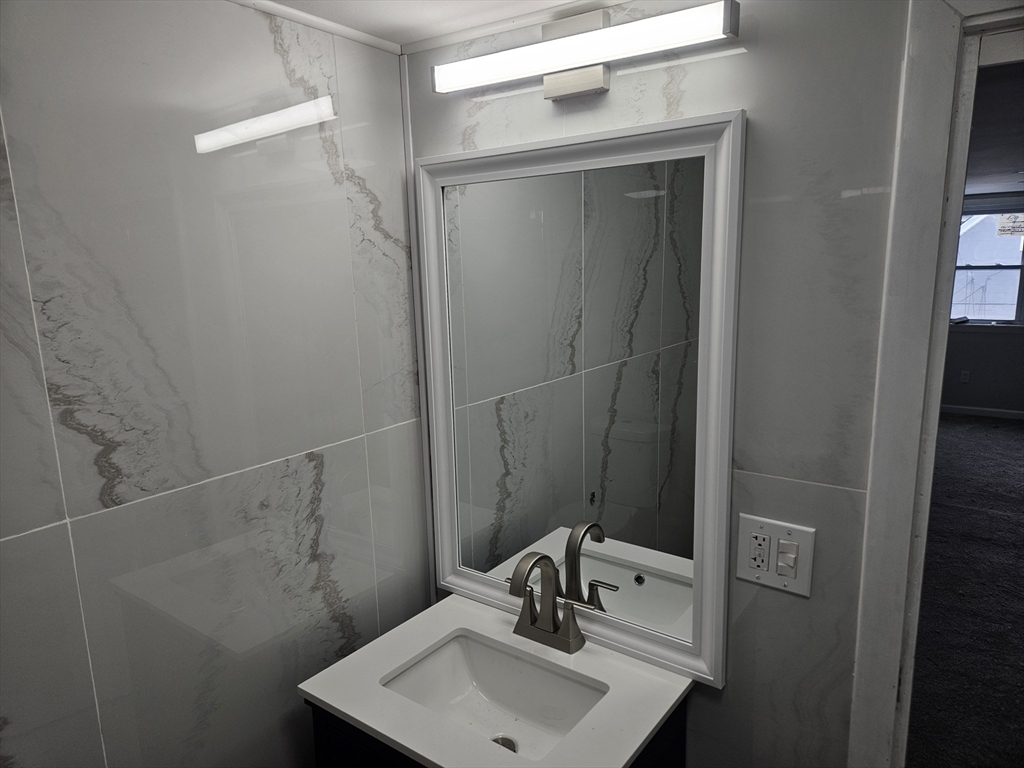 113 Lexington Street Springfield, MA 01107 - Photo 14 of 17