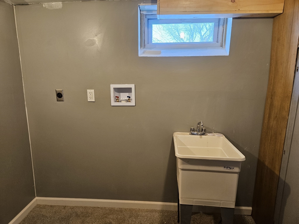 113 Lexington Street Springfield, MA 01107 - Photo 16 of 17