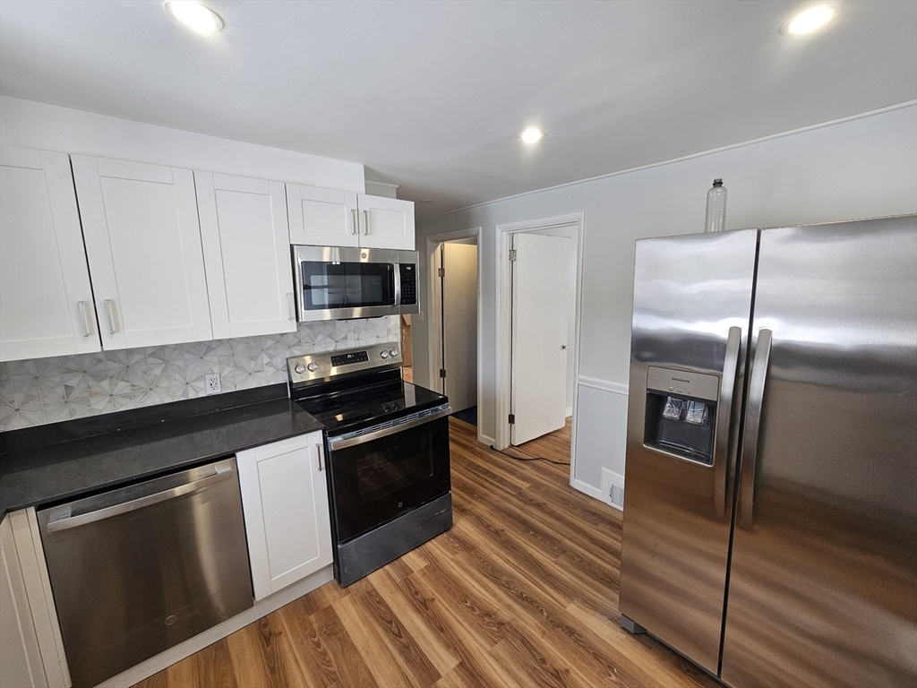 113 Lexington Street Springfield, MA 01107 - Photo 4 of 17