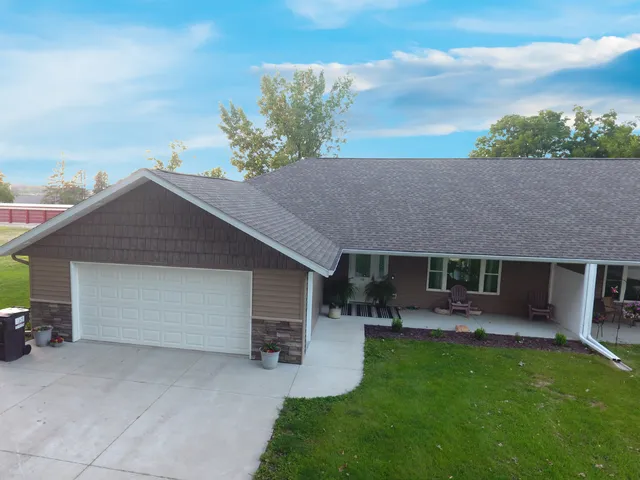 $269,500 | 305 1st Avenue Southwest, Geneva, MN 56035