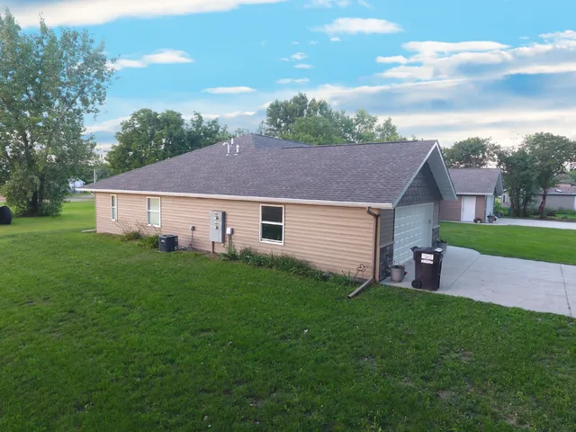 $269,500 | 305 1st Avenue Southwest, Geneva, MN 56035