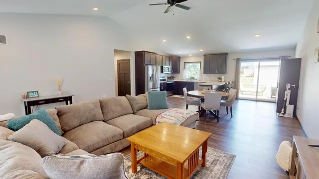 $269,500 | 305 1st Avenue Southwest, Geneva, MN 56035