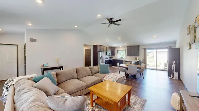 $269,500 | 305 1st Avenue Southwest, Geneva, MN 56035