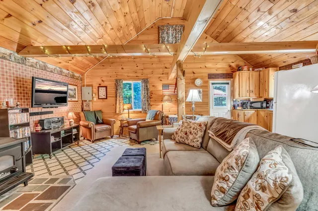 $399,000 | 5 Pine Lane, Dallas Plt, ME 04970