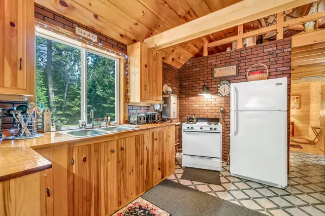 $399,000 | 5 Pine Lane, Dallas Plt, ME 04970