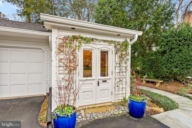 $1,300,000 | 8527 Pappas Way, Annandale, VA 22003