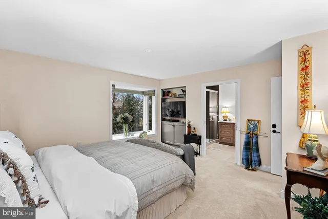 $1,300,000 | 8527 Pappas Way, Annandale, VA 22003