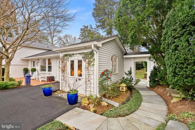 $1,300,000 | 8527 Pappas Way, Annandale, VA 22003