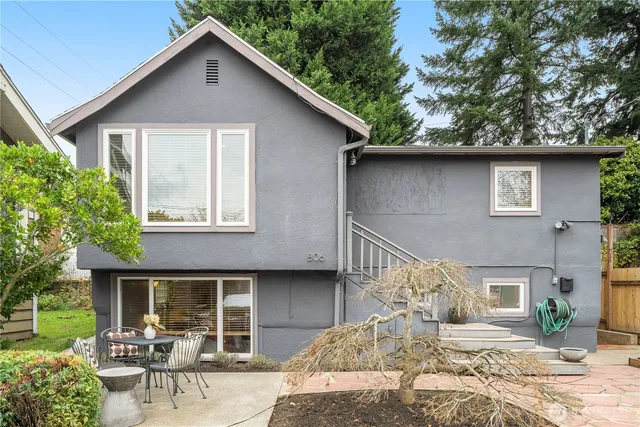 $1,900 | 806 Northeast 71st Street, Unit B, Seattle, WA 98115