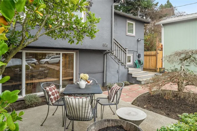 $1,900 | 806 Northeast 71st Street, Unit B, Seattle, WA 98115