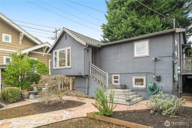 $1,900 | 806 Northeast 71st Street, Unit B, Seattle, WA 98115