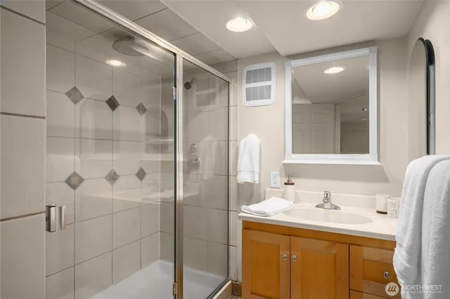 $1,900 | 806 Northeast 71st Street, Unit B, Seattle, WA 98115