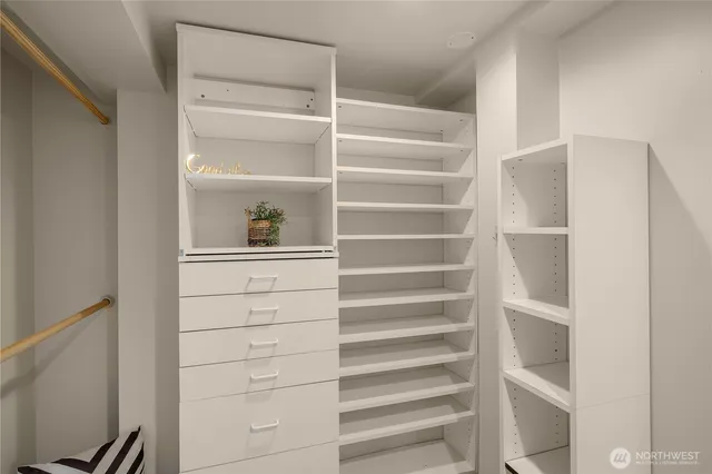 $1,900 | 806 Northeast 71st Street, Unit B, Seattle, WA 98115