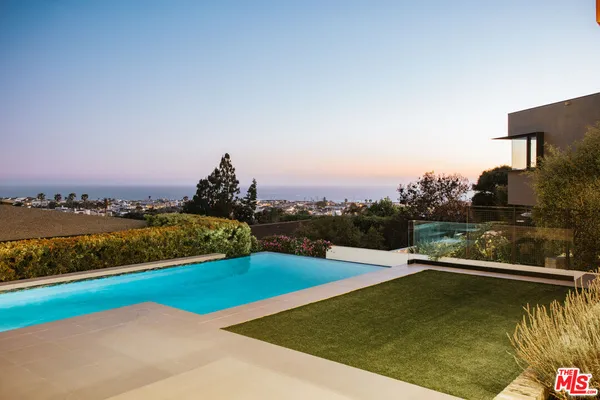 $15,225,000 | 934 1st Street, Manhattan Beach, CA 90266