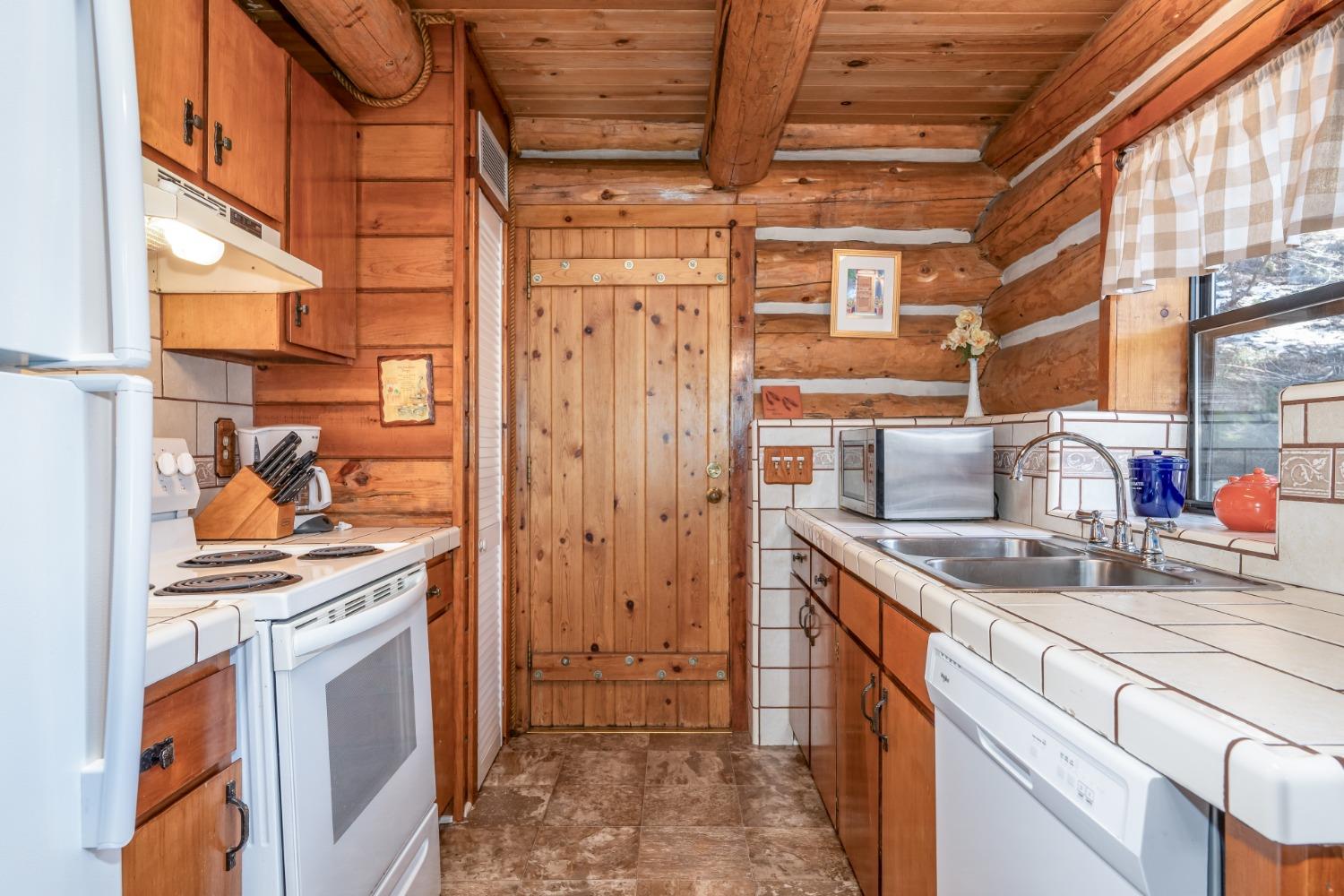 7426 Henness Ridge Road Yosemite West, CA 95389 - Photo 15 of 35