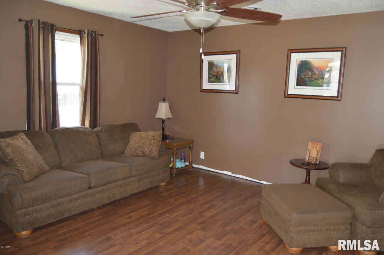 105 East Patton Valier, IL 62891 - Photo 5 of 19 Gallery Image 5
