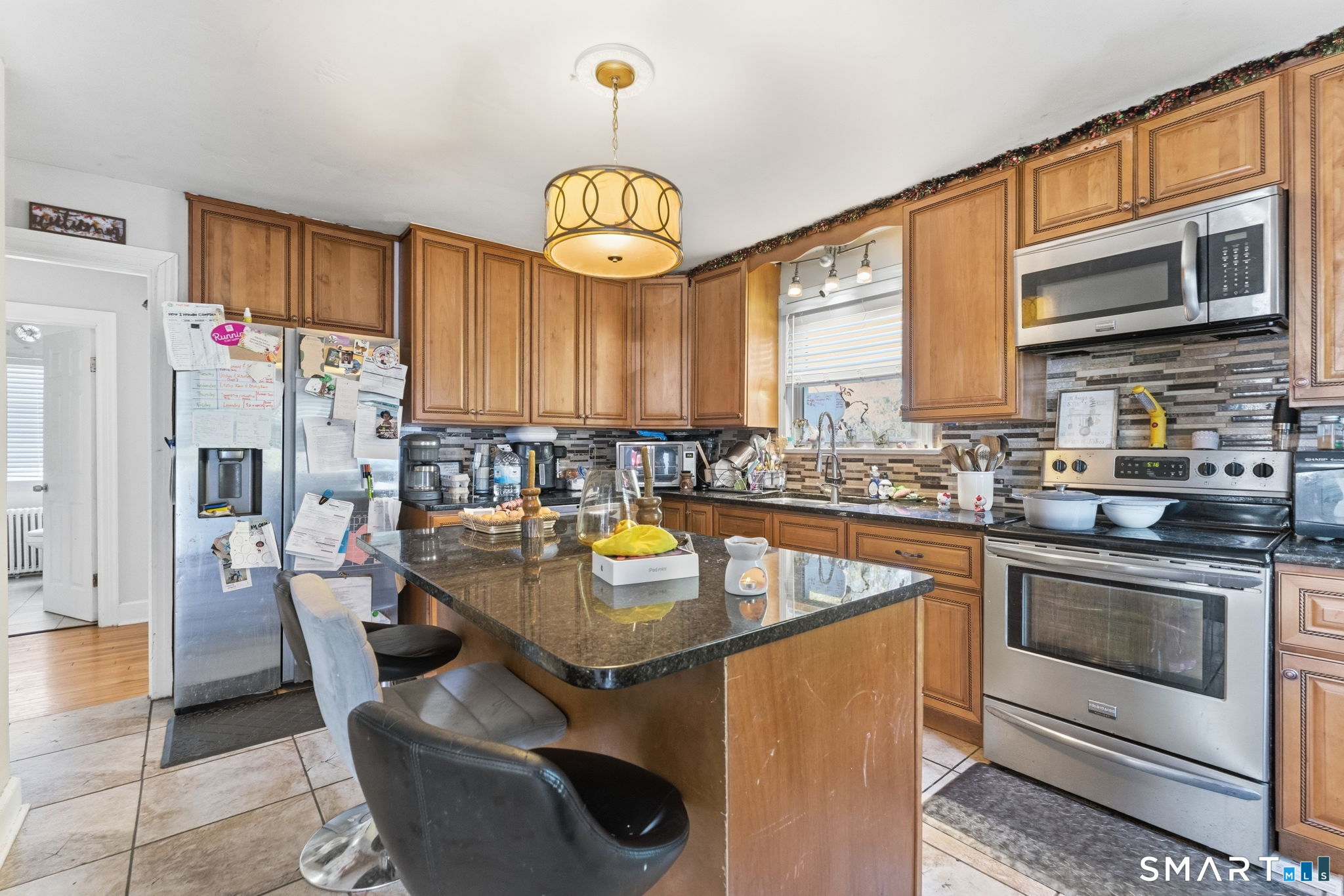59 Raymond Street New London, CT 06320 - Photo 4 of 31