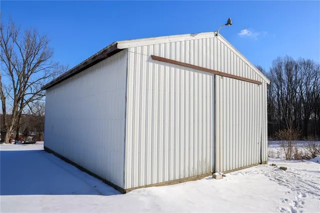 a view of a entrance gate of the house