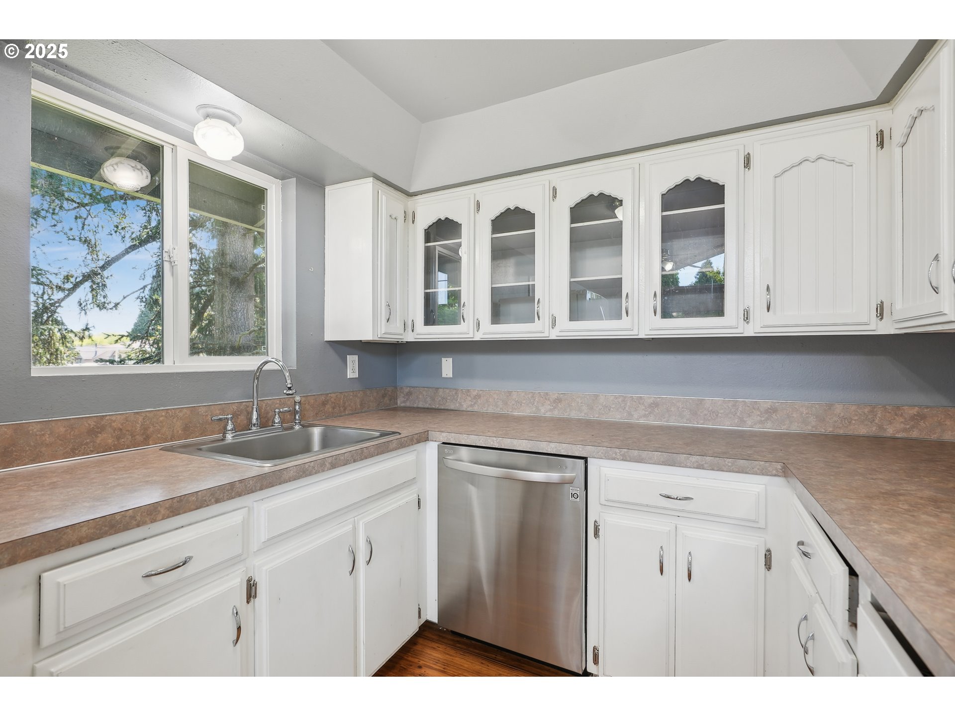 1510 Deborah Road, Unit 4 Newberg, OR 97132 - Photo 12 of 26 a view of granite countertop white cabinets and window