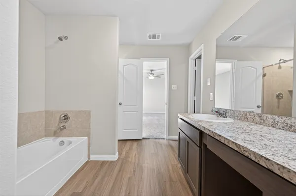 $2,200 | 940 21st Street, Hempstead, TX 77445