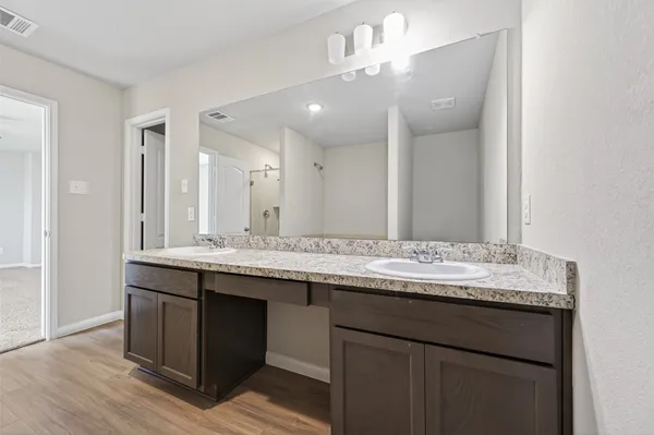 $2,200 | 940 21st Street, Hempstead, TX 77445