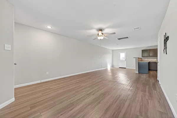 $2,200 | 940 21st Street, Hempstead, TX 77445