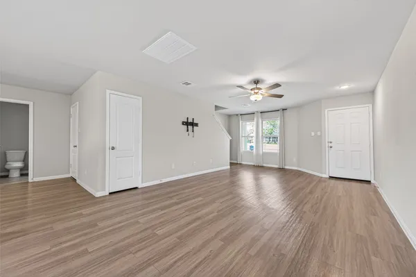 $2,200 | 940 21st Street, Hempstead, TX 77445