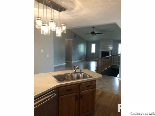 3196 Otter Lane Springfield, IL 62712 - Photo 13 of 36 Gallery Image 13
