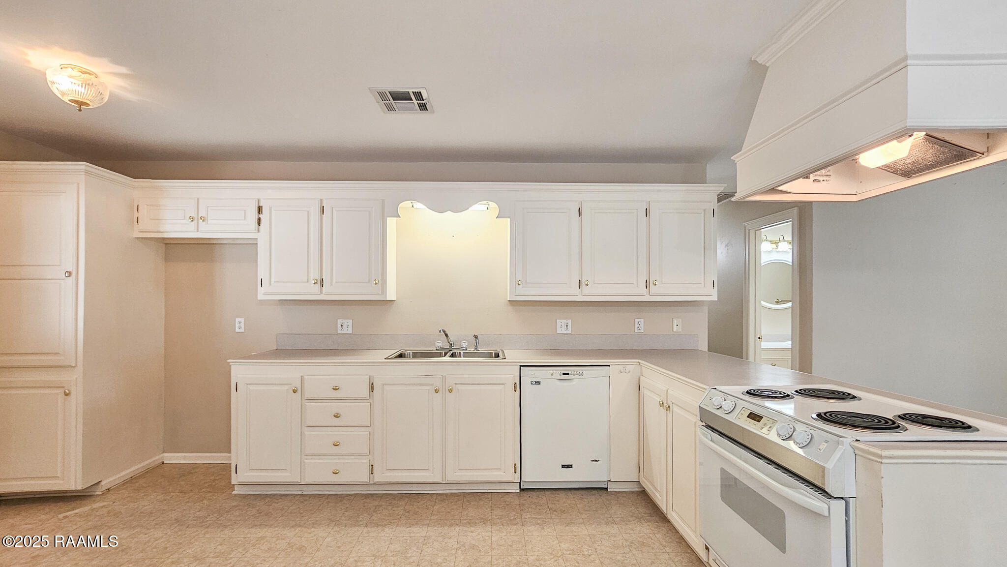 113 Jeanne Street Eunice, LA 70535 - Photo 12 of 32 20250520_141518