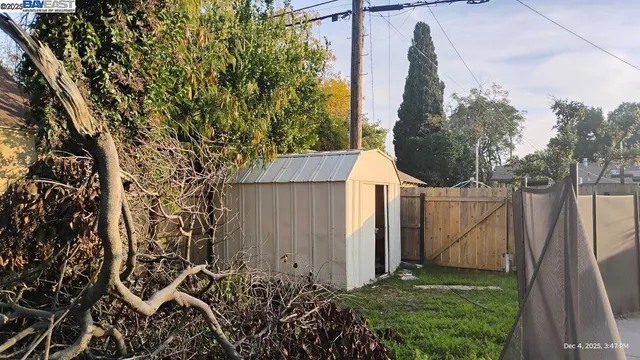 a view of a backyard with garden