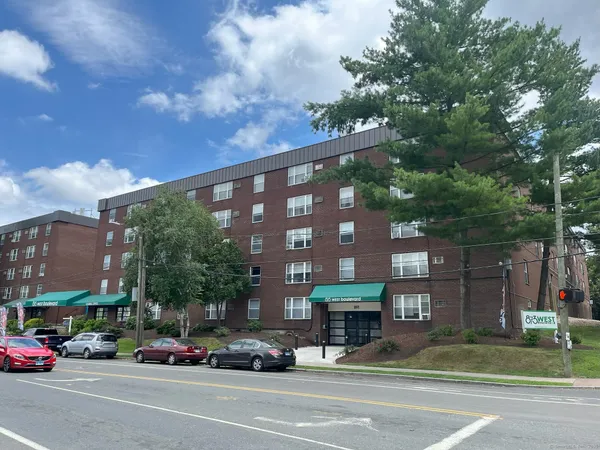 $1,975 | 891 West Boulevard, Unit 320, Hartford, CT 06105