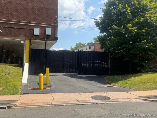 $1,975 | 891 West Boulevard, Unit 320, Hartford, CT 06105