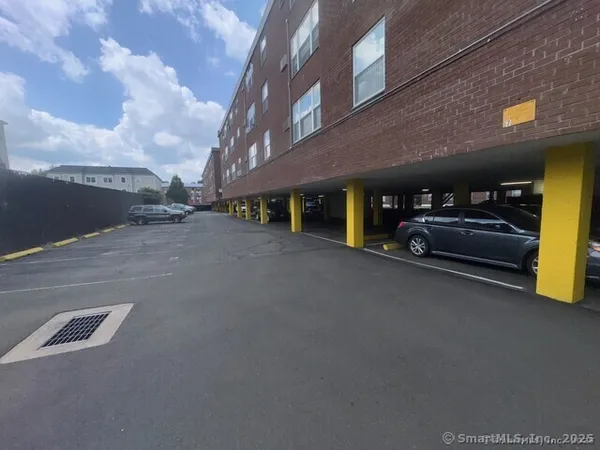 $1,975 | 891 West Boulevard, Unit 320, Hartford, CT 06105