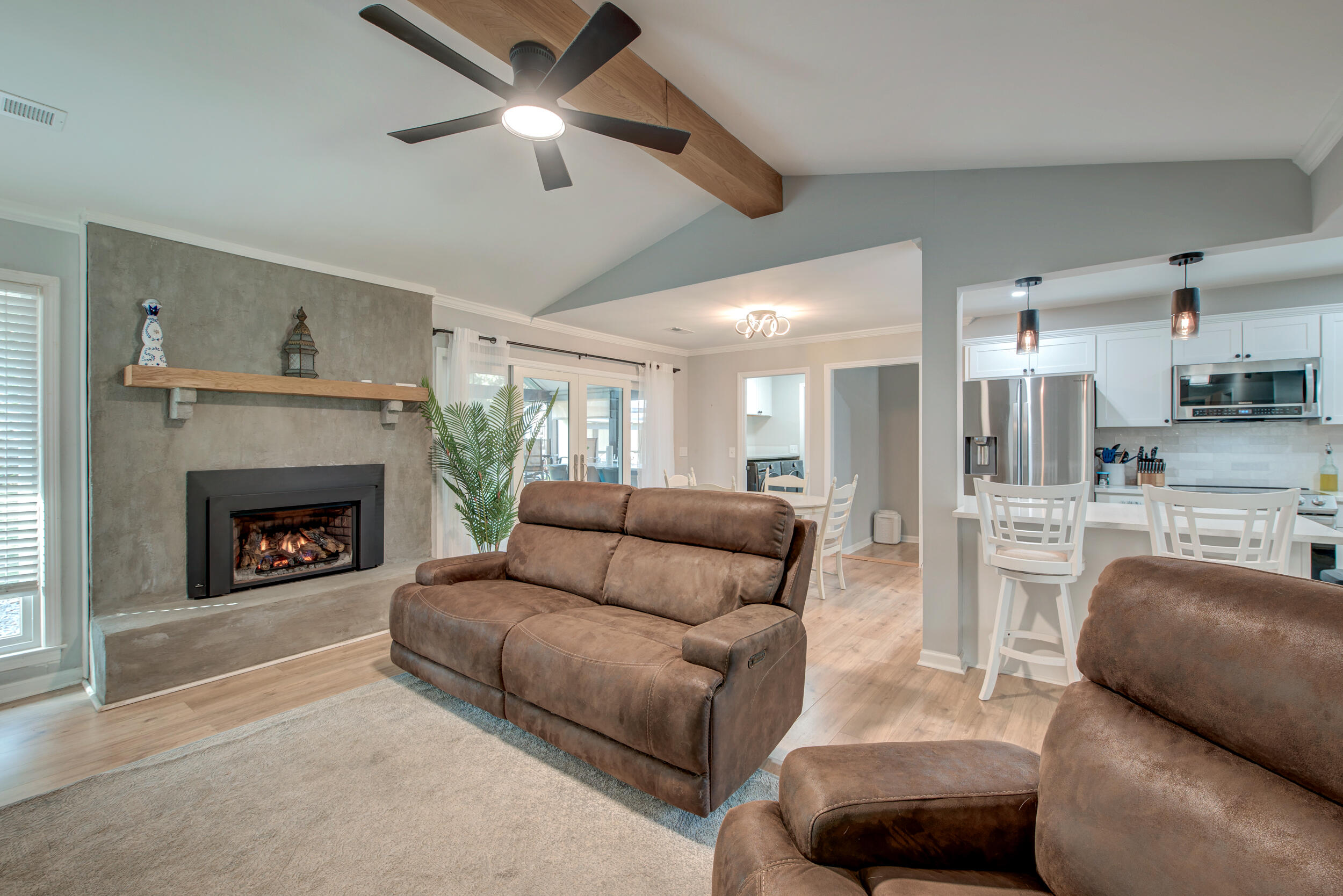 109 Sundance Court Summerville, SC 29486 - Photo 3 of 45 _DSC4046_47_48_49_50