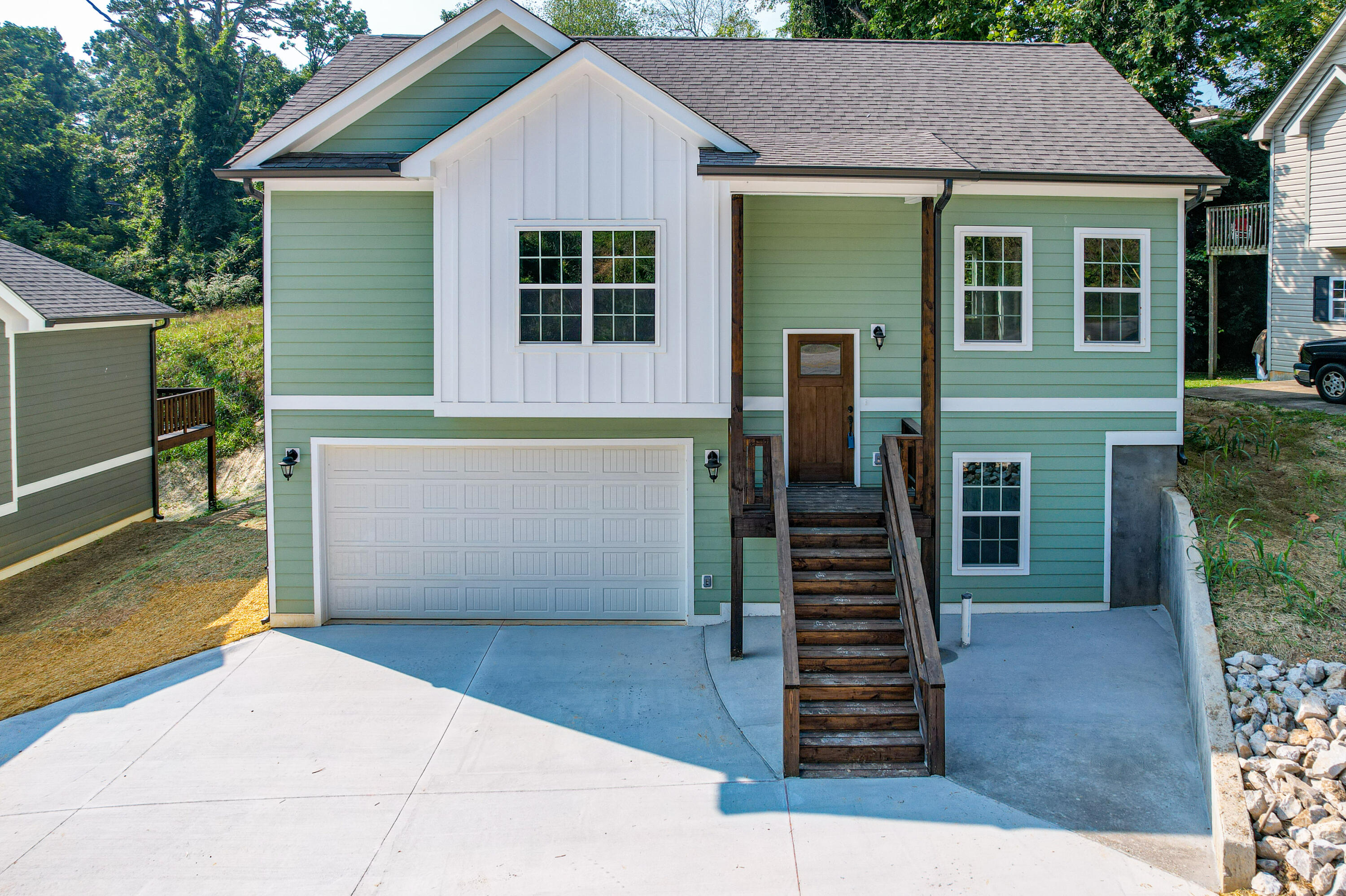 1020 Fernway Road Chattanooga, TN 37405 - Photo 1 of 27 1020 Fernway Rd exterior-1