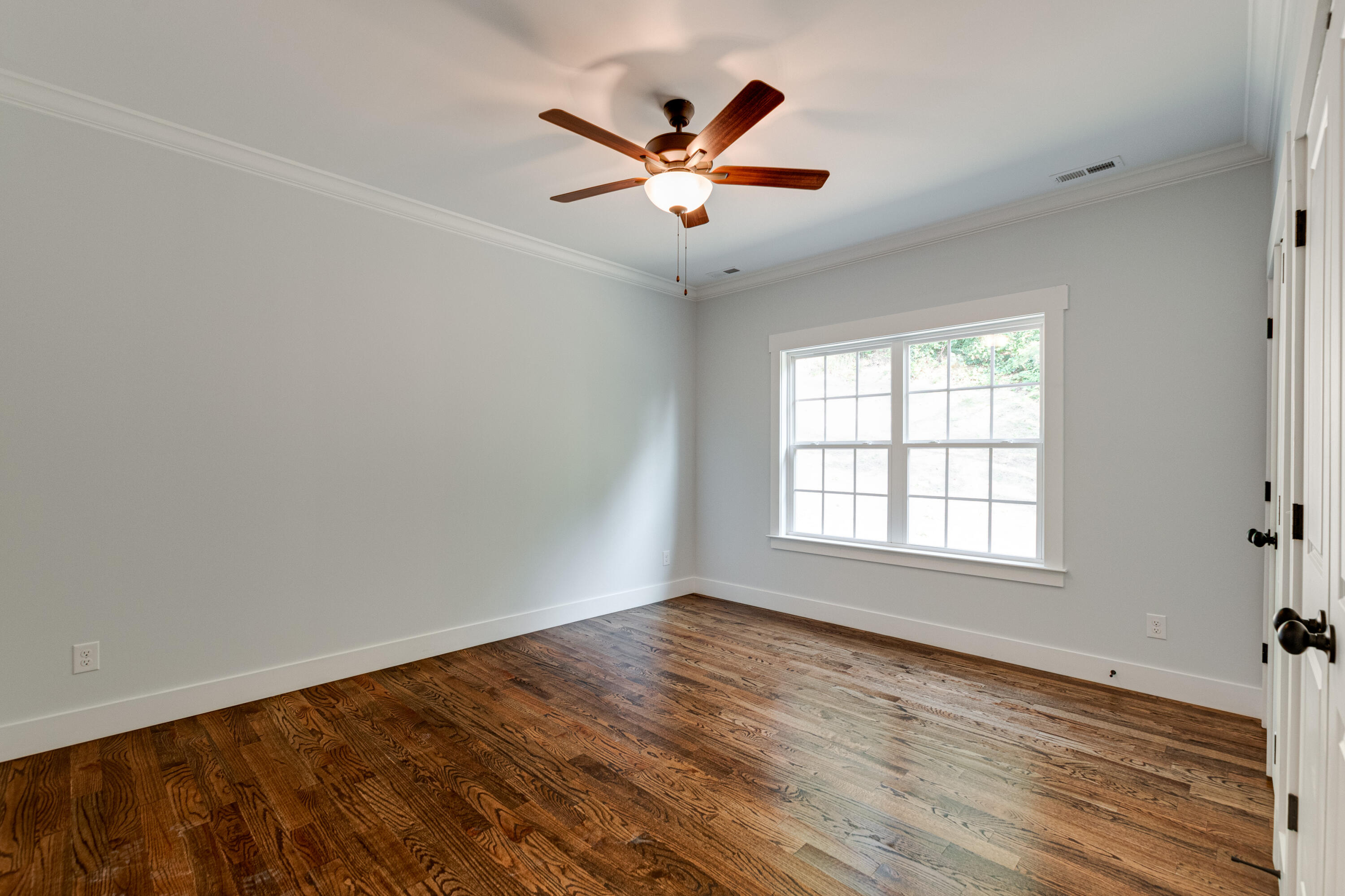 1020 Fernway Road Chattanooga, TN 37405 - Photo 14 of 27 1020 Fernway Rd interior-6