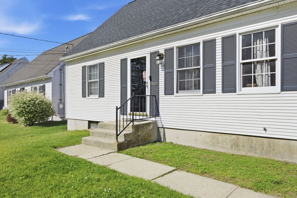 164 Arnold Avenue Springfield, MA 01119 - Photo 5 of 42