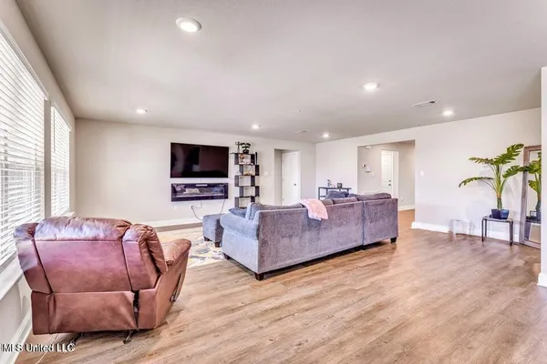 $2,300 | 10429 Willow Leaf Drive, Gulfport, MS 39503