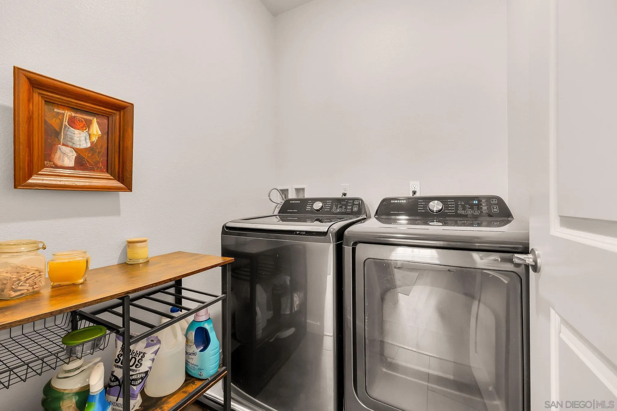122 Diamante Road San Marcos, CA 92078 - Photo 15 of 21 Laundry