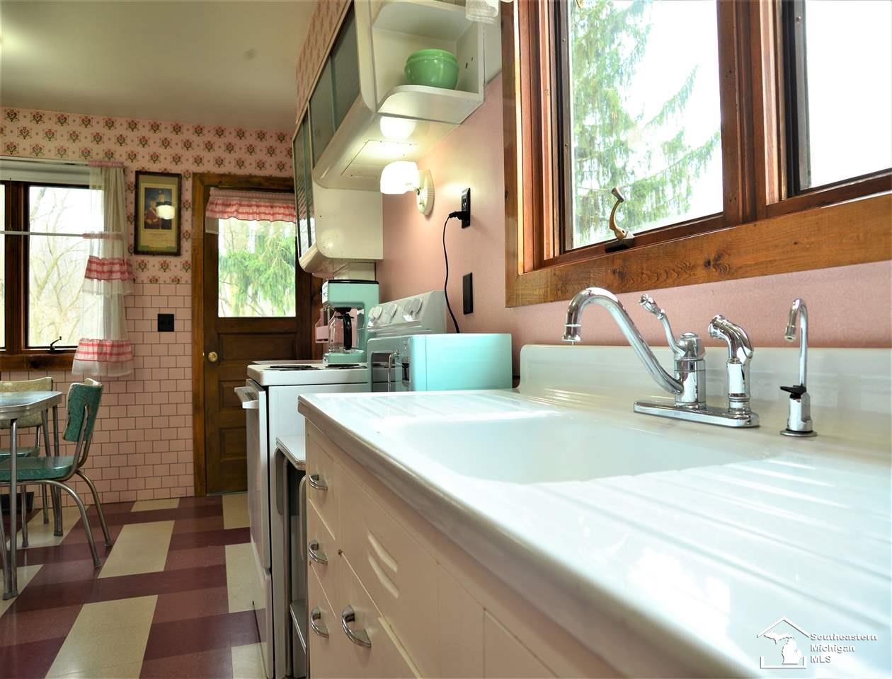 9725 Summerfield Road Temperance, MI 48182 - Photo 8 of 21