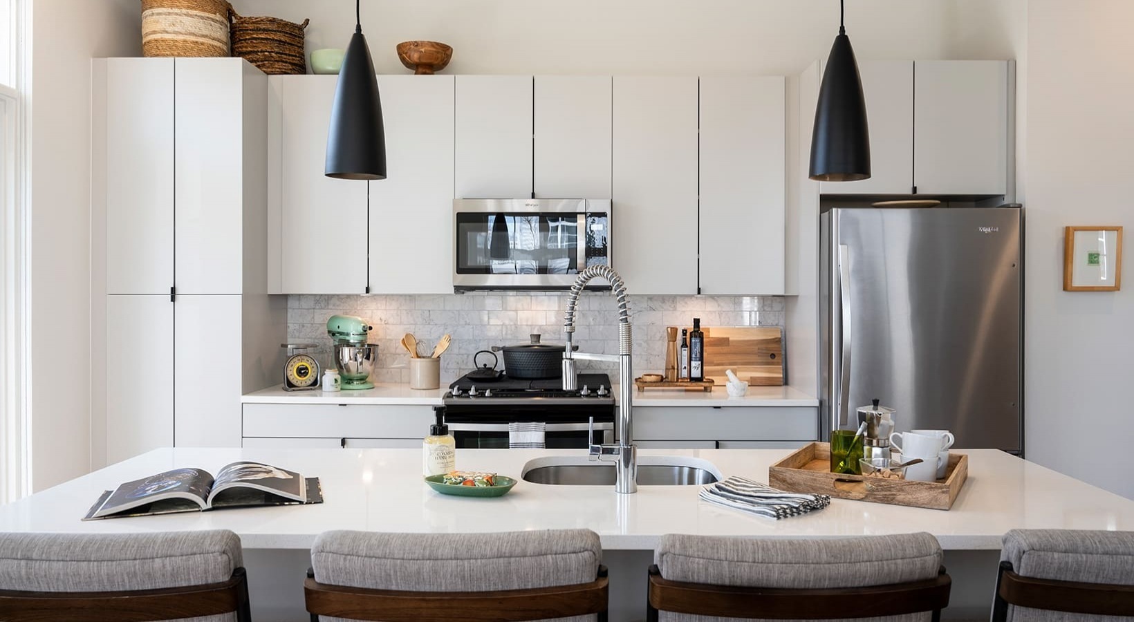 333 Unquowa Road, Unit 322 Fairfield, CT 06824 - Photo 5 of 12 a kitchen with a sink refrigerator and microwave